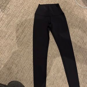 All black alo leggings never worn perfect condition